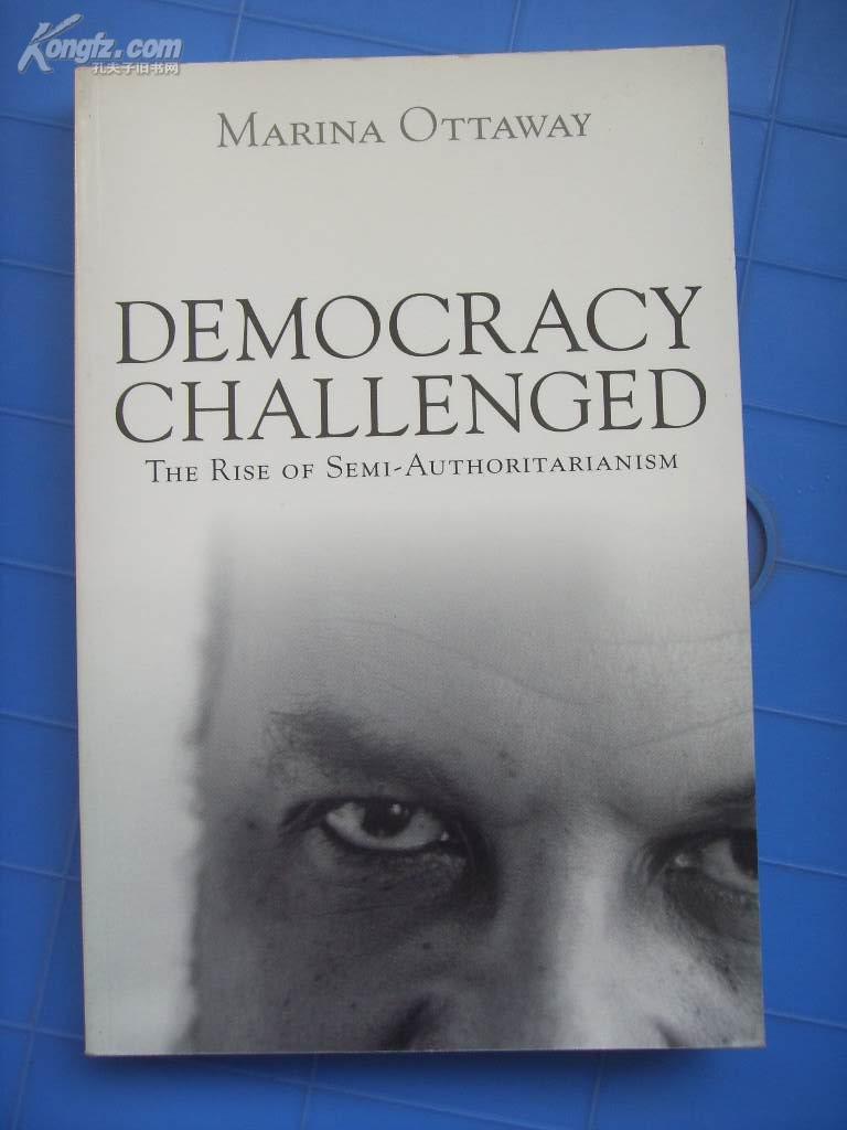 英文原版 《挑战民主——半威权主义的兴起》 democracy challenged