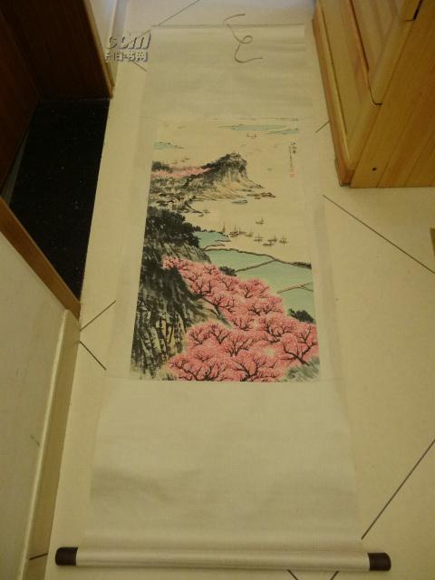 原裱娄江宋文治六四年三月山水立轴"江南春,画工设色佳,水天一色,帆
