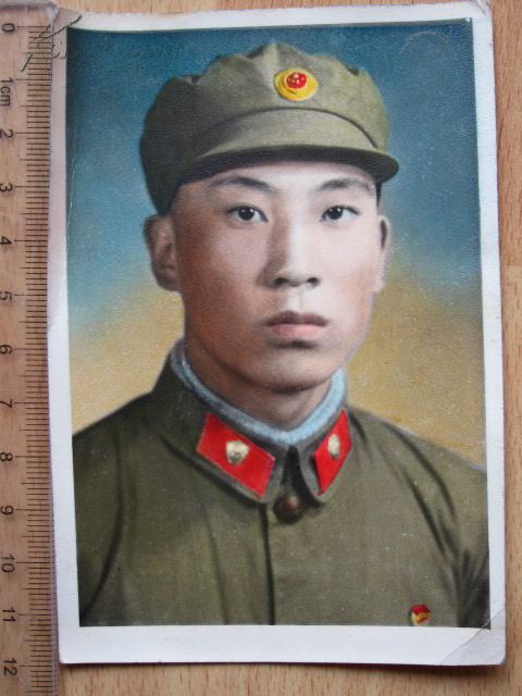 1962年原版手工上色老照片黑白照片描成彩色照片青海省西宁穿军装共青