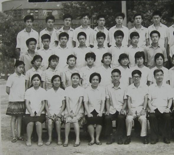 百年名校上海市复兴中学77届合影老照片前身是麦瑟尼克学校始建于1886