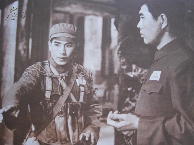 电影剧照:《打击侵略者》8张全套(中国电影发行放映公司张良主演)