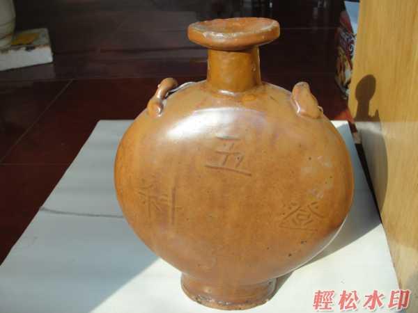 辽金酱釉扁壶