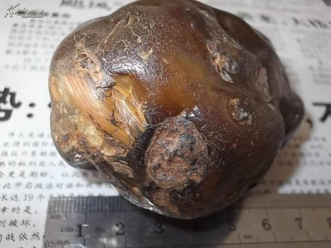 在此之前美国发现水晶陨石,长春和山东发现了石英陨石.外表有熔壳!