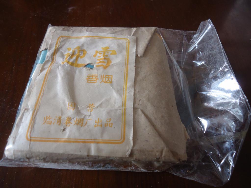 【极品烟标收藏"迎雪香烟"雪花纷飞图案!还有一个签