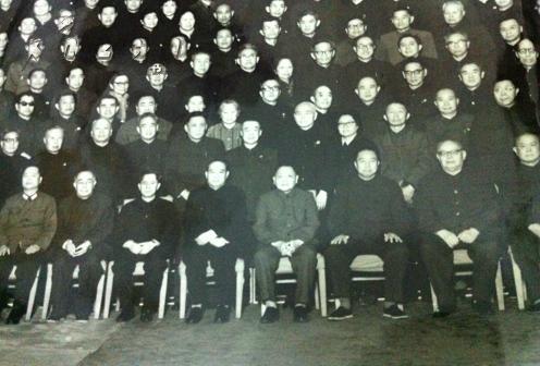 党和国家领导人接见出席全国科学大会代表合影1978年四月二日与北京