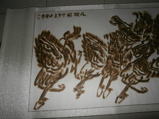 中国烫画艺术家【郭正伟】六尺整纸卷轴烫画八骏图一幅