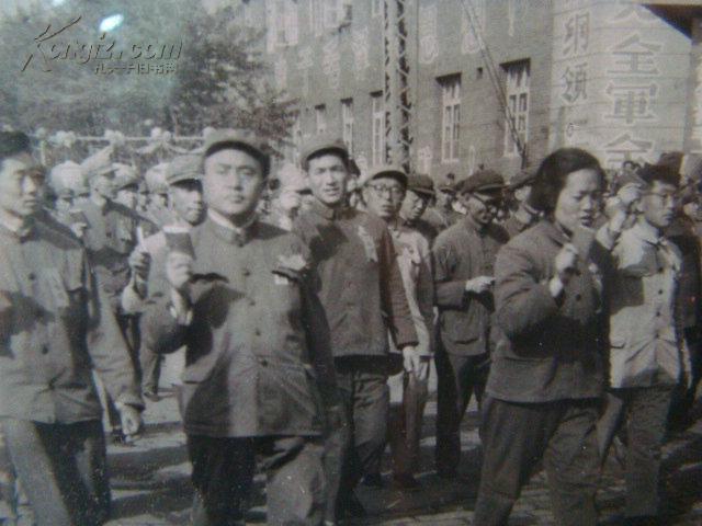 1968年《庆祝"沈阳市革命委员会"成立纪念大会》老照片13幅(魏凤英)