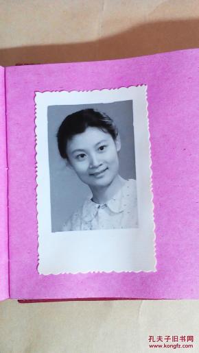 黑白相片原照影集 内有30多张 同学毕业留念一寸相片 1981年