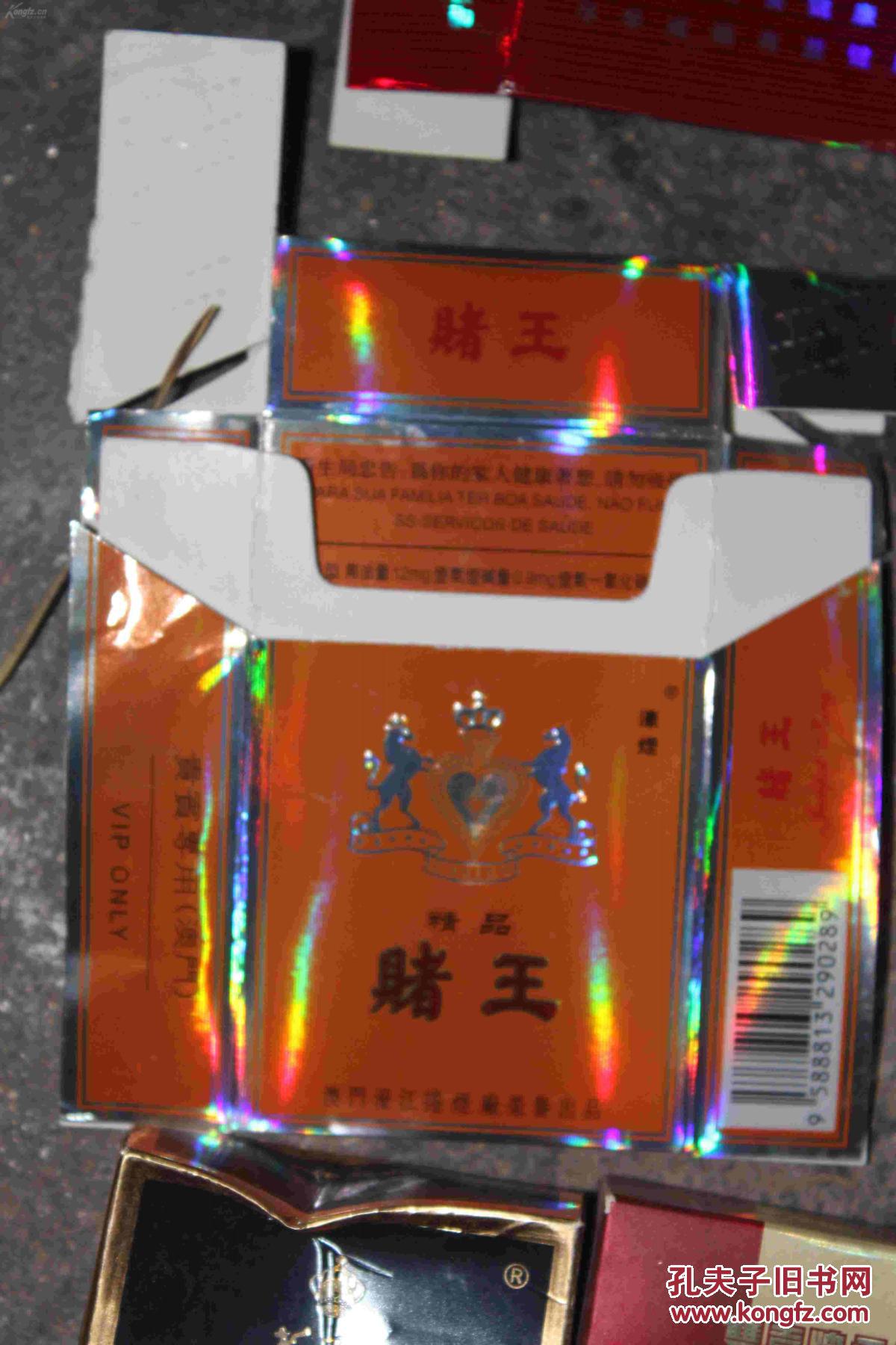 各种烟标64张,里面有好多高档烟的如黄鹤楼19