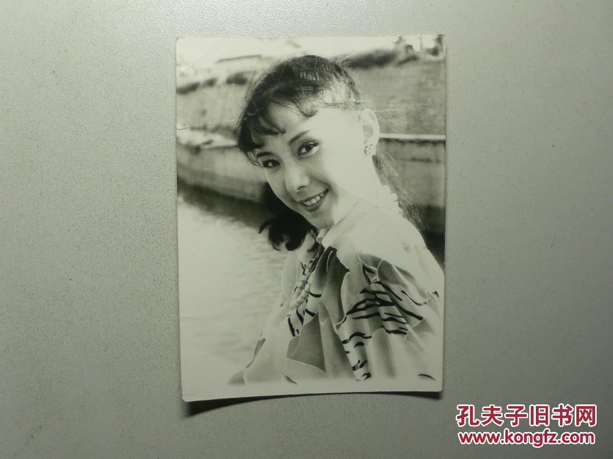 明星老照片电影演员张静林二子开店女主角