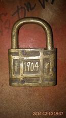 清代铜机械锁上刻有1904