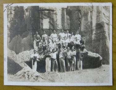 民国老照片:一群云南昆明南菁中学。(龙云创办