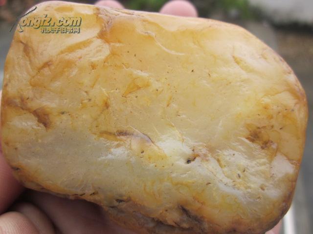 收藏极品黄龙玉黄蜡石《白冰冻》水料,皮黄白肉,灯光通透,油脂细腻