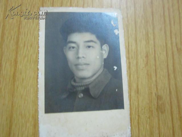 60年代男青年黑白照片