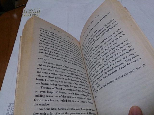 外文小说 o4YBAFPmEIaABmq4AAC02X8n92c952_b.jpg