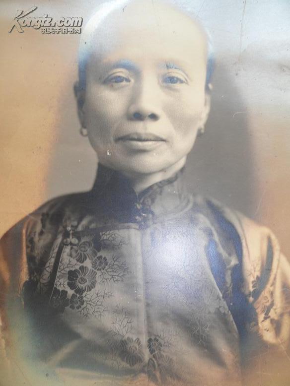 清末或民国武汉一老太太肖像老照片一张 其女或儿媳曾毕业于民国初年