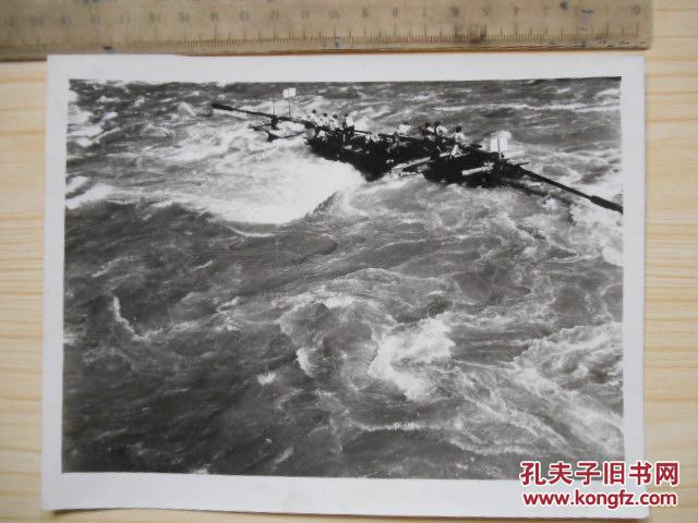老照片:老摄影师70,80年代作品:清江放排 背面有签名