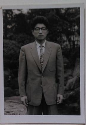 六七十年代日本黑白老照片西服男人独照