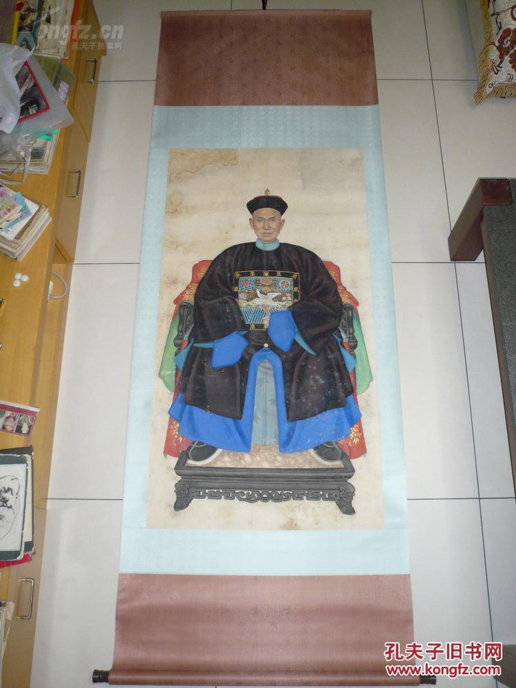 《六品文官肖像图轴》 纸本设色,立轴实木轴头,该画经由博物馆鉴定为