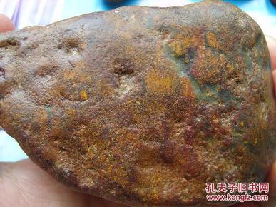 11黑龙江产的带鸡血红水冲草花玛瑙原石少裂可加工石430克