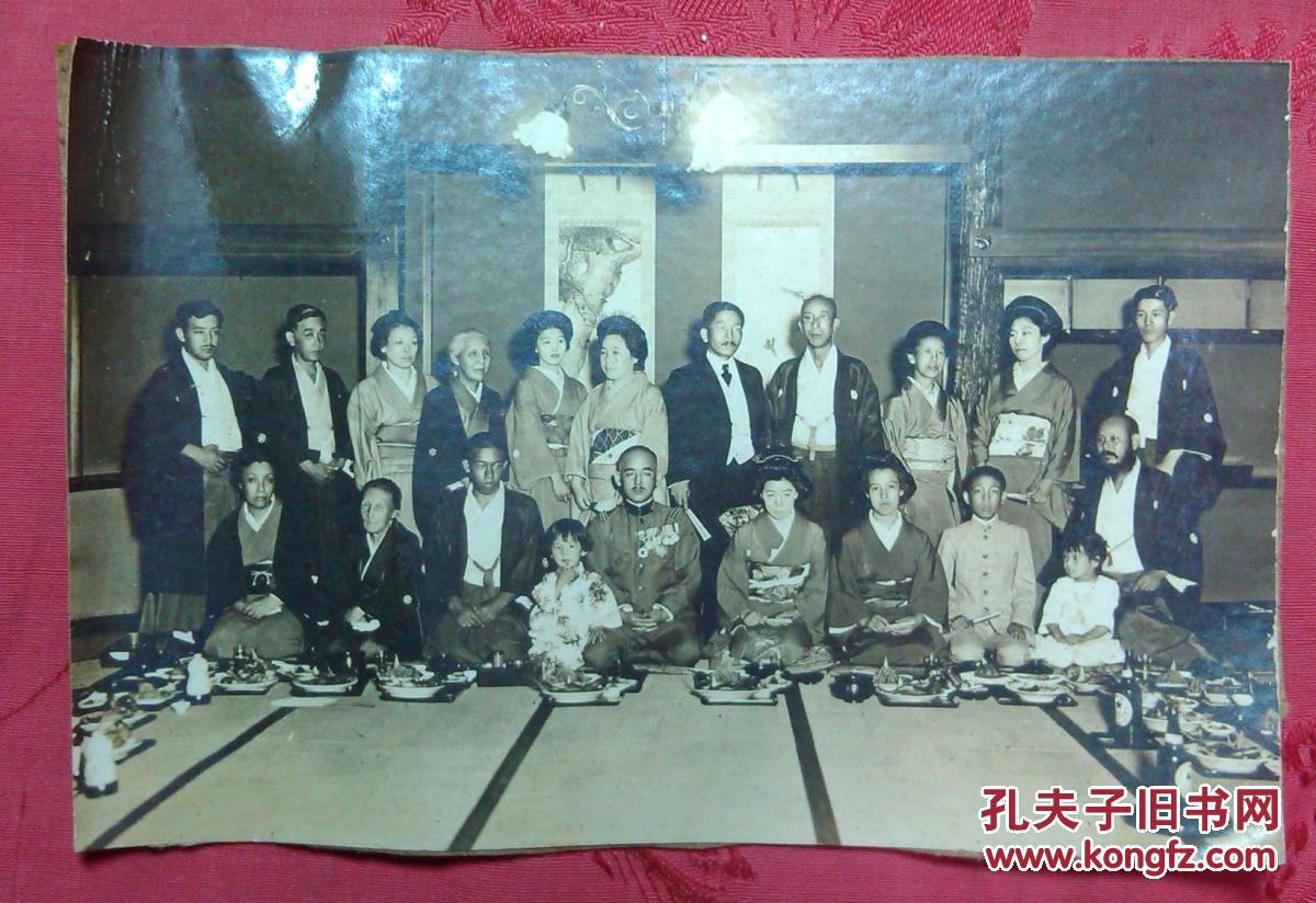 7三四十年代日本黑白老照片大家庭全家福合影照1张 经典收藏 13*9厘米