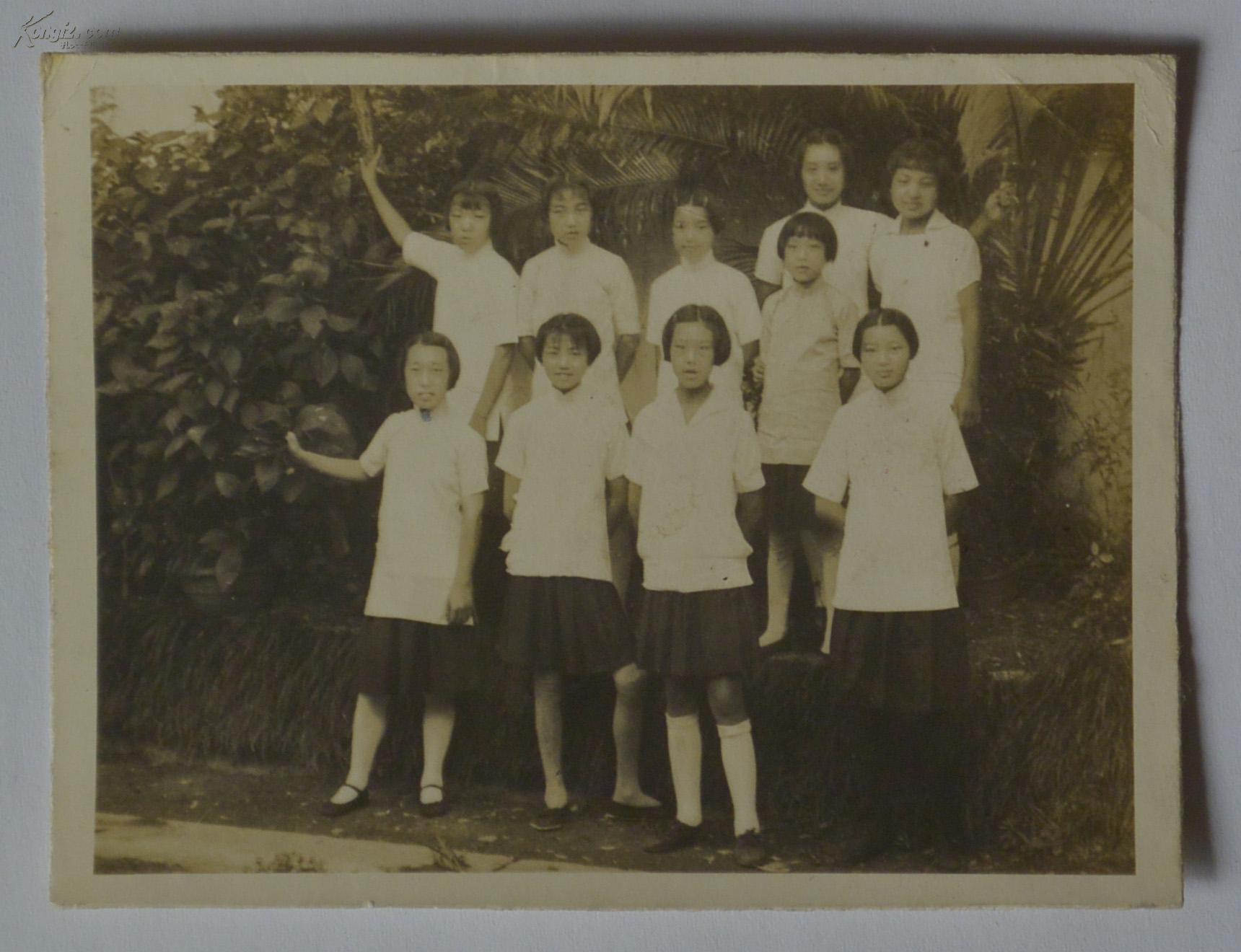 【原照片】 民国时期,松阳县湘湖师范学校毕业女生叶姓同学与女同学们图片
