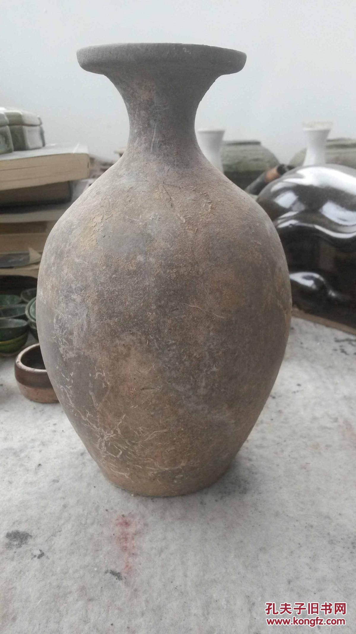 唐代陶壶一个,造型少见!脖子细,口是平口,喜欢者得!