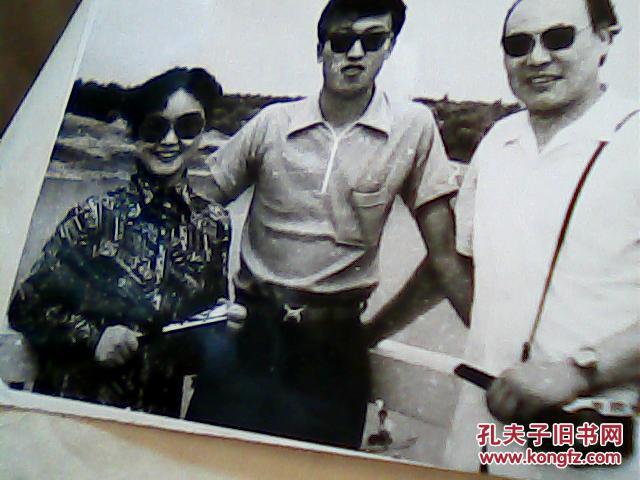 老照片.李谷一和刘秉义1981年夏于哈尔滨