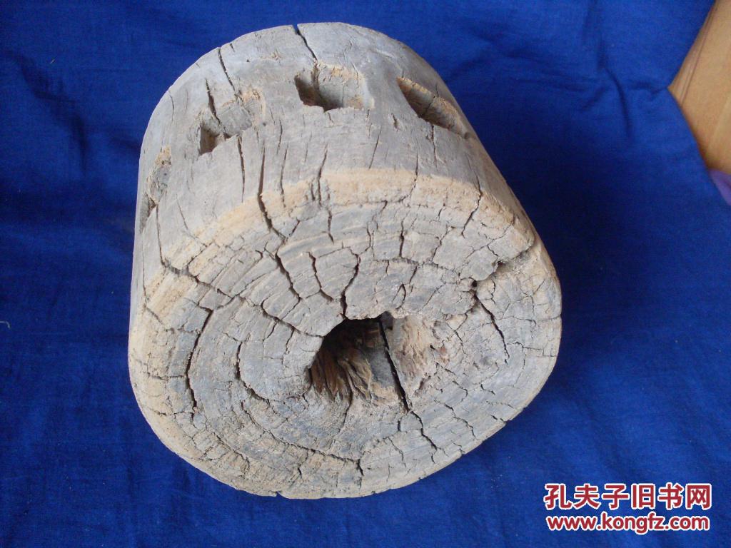 古老的木车轴
