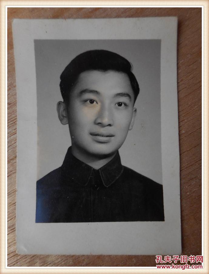 老照片(男青年半身,7x5cm)