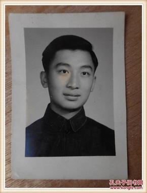 黑白老照片:54年男青年半身照留影