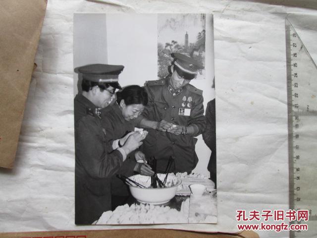 出版社流出出版过老照片之206:老山前线战斗英雄陈洪远,周京牧在北京
