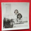 50年代老照片   两漂亮的女军医合影