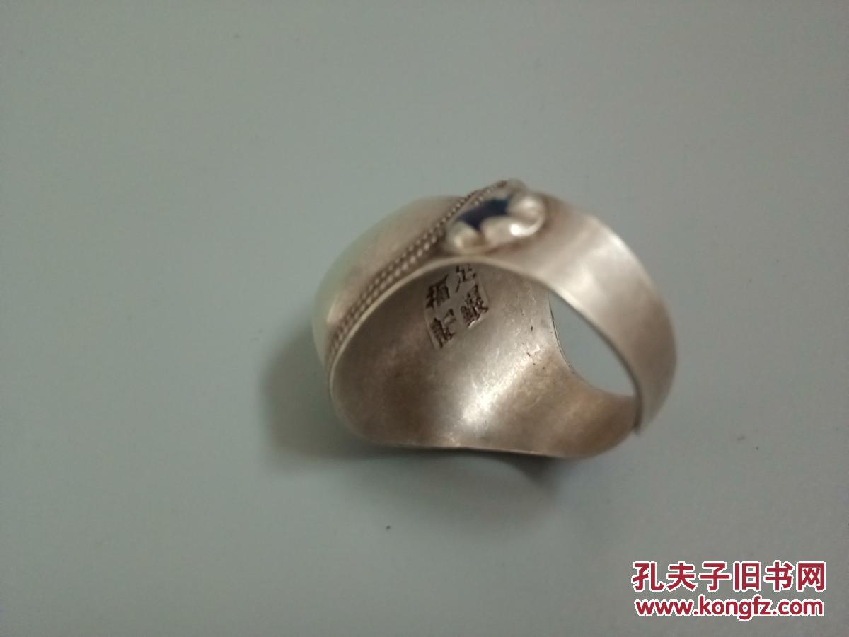 传世清代银镶嵌白玛瑙戒指 拍品编号:26502030