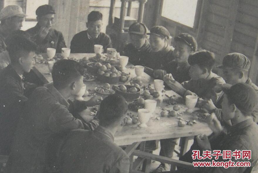 老照片(101):50年代,茶话会,或是聚餐,有生活趣味,时代感强【陌上花开