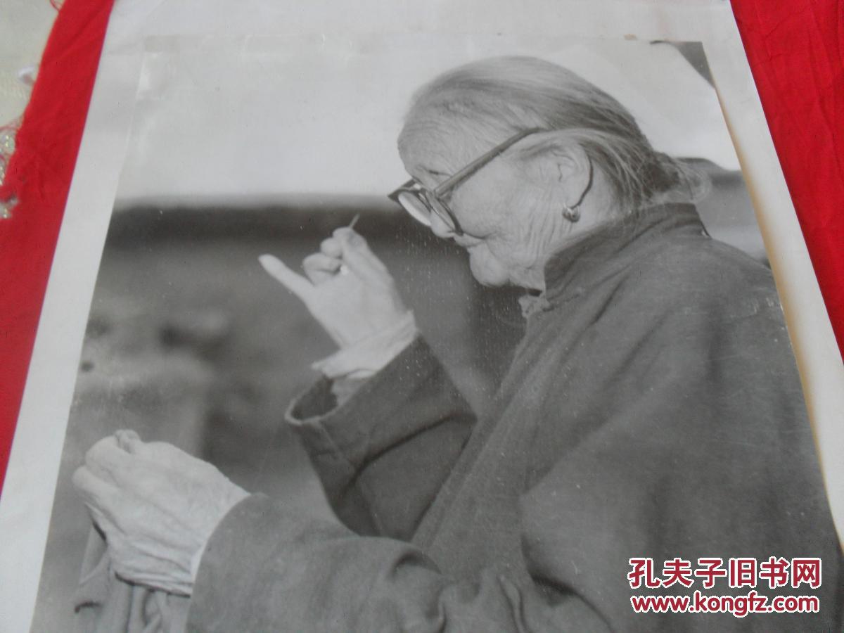 特大老照片---(慈母心)满脸褶纹的老妈妈!