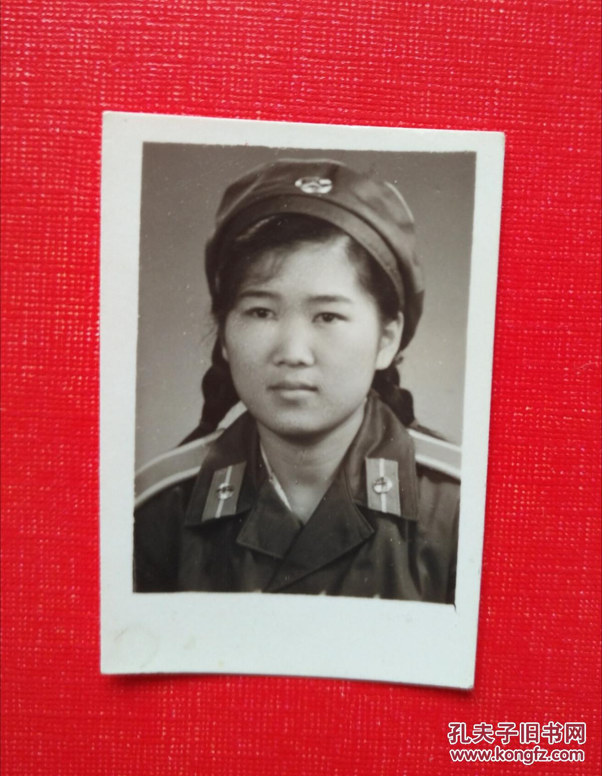 老照片 女军人照片