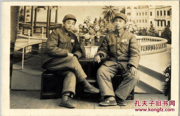 早期解放军(身着50式冬装军服,陆军军种)西洋景照相,人物气质彰显