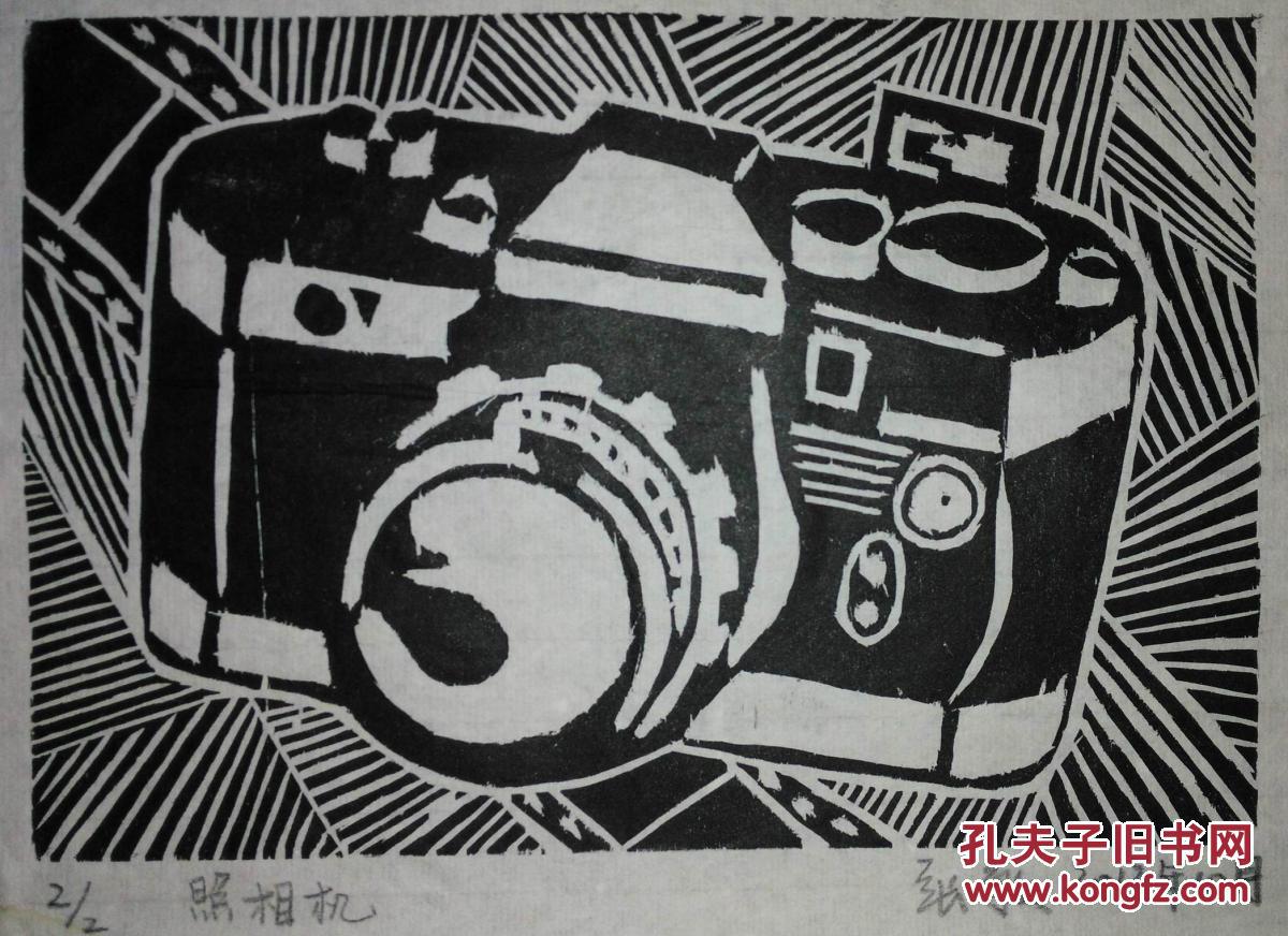 木刻版画:张敏《照相机》
