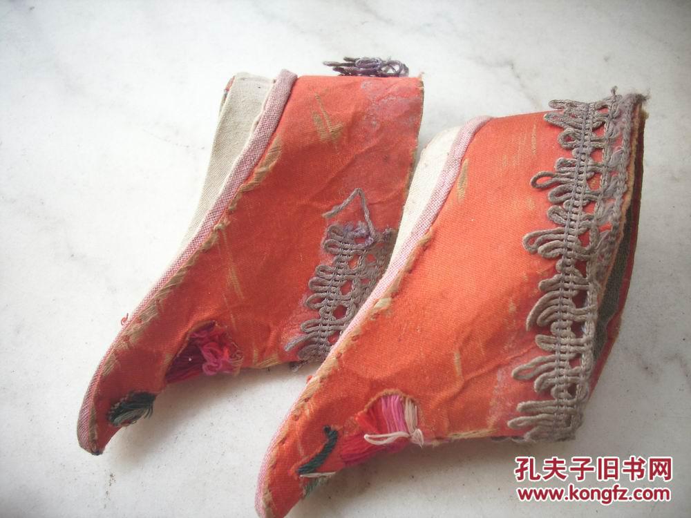 清代【三寸金莲】绣花鞋一对!弓弯!长11厘米