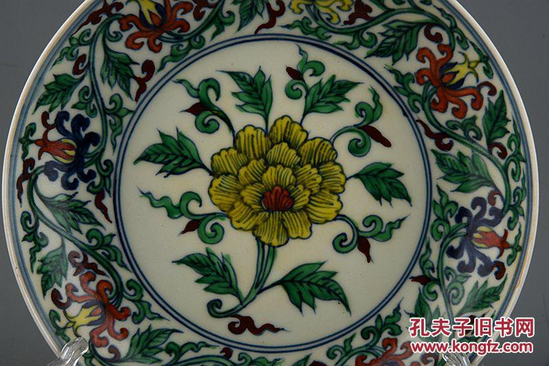 明成化斗彩缠枝花纹盘