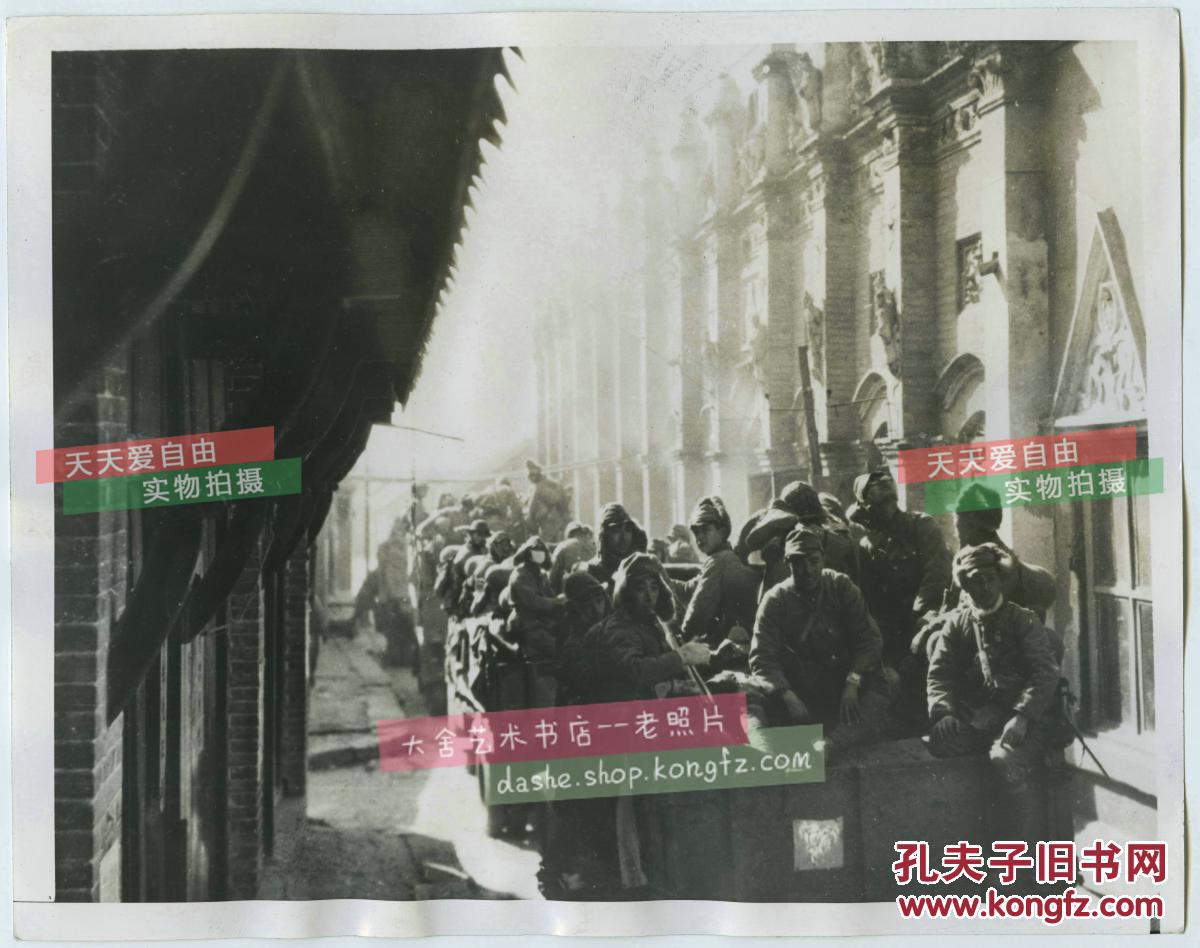 1941年侵华日军日本兵对中国城市进行扫荡之后乘坐卡车离开老照片