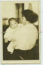 民国时期抱小孩的母亲老照片