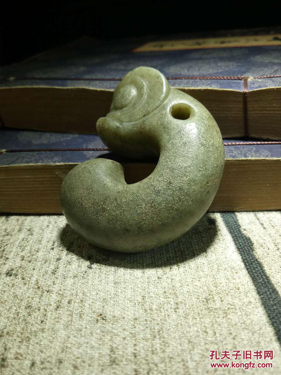 古镇高古玉,河磨黄沁玉【重57.6克 玉猪龙 】这是一件