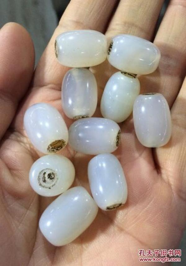 收来的10颗白玛瑙玉髓珠子