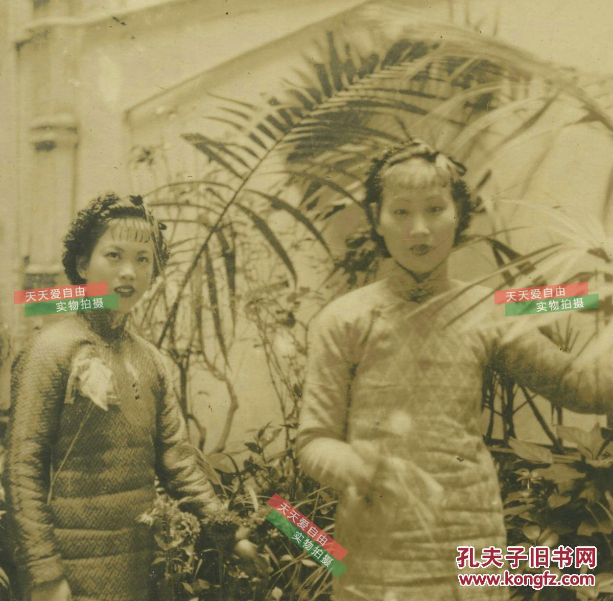 民国北广西南宁日军宪兵队济检阅两名摩登中国女子老照片
