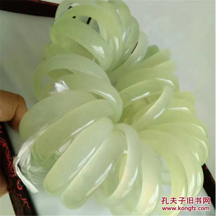 时尚正品冰透荧光岫岩玉手镯冰种冰润岫玉手镯