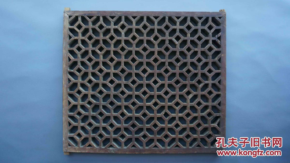 清代八角形铜钱纹花窗格子1个,由575段小木条通过榫卯结构组合而成