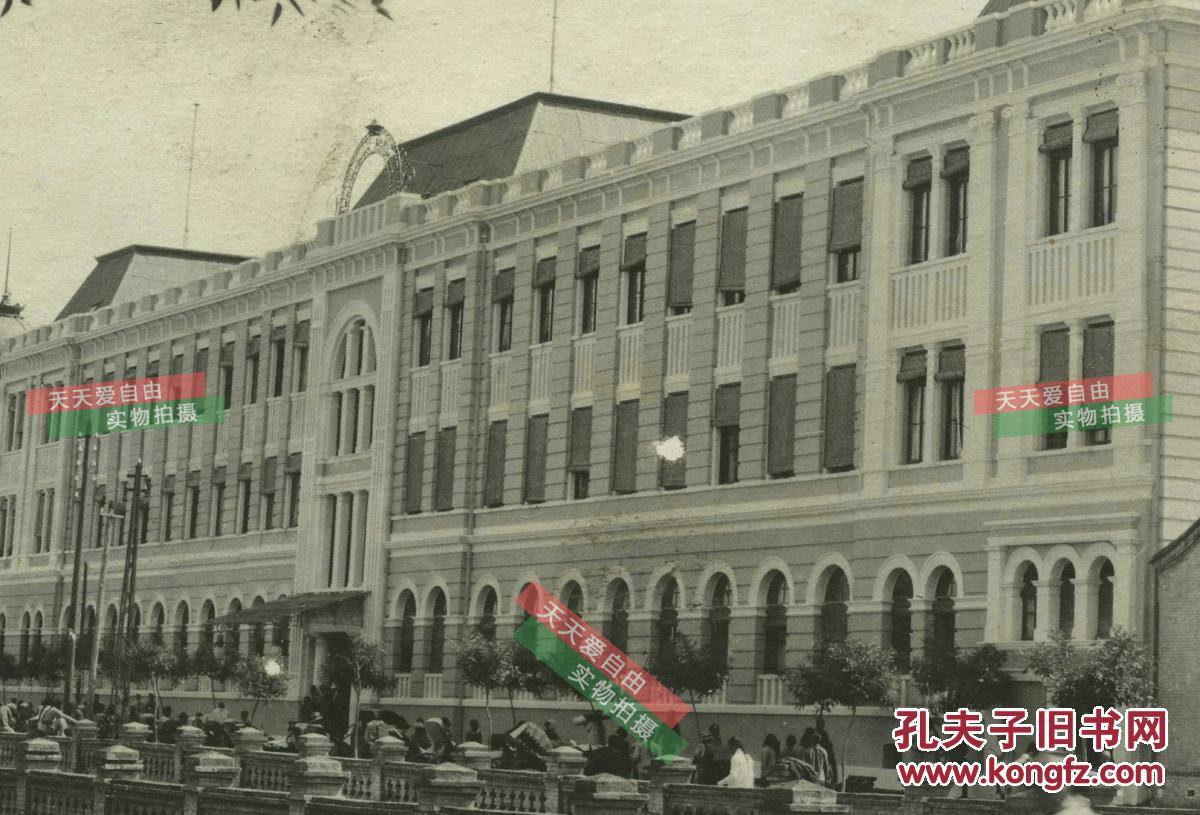民国北京东交民巷口的六国饭店,是当时北京最高级的饭店--在饭店前有