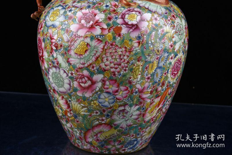 清代雍正年制珐琅彩金地万花纹蟠龙瓶